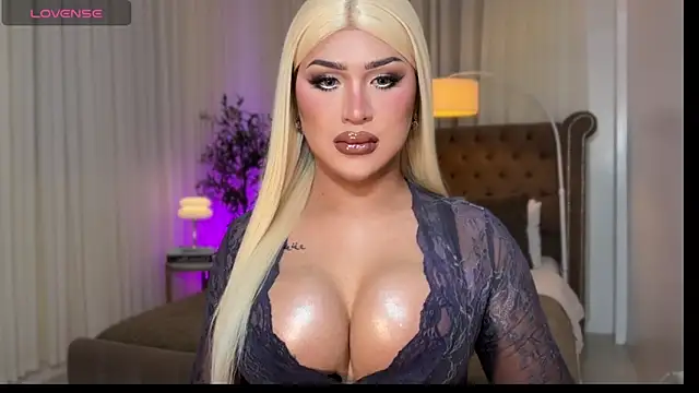 Snapshot of Your_Majesty_Tyra chatting on November 2, 2025, 4:26 am Your Majesty Tyra online show from November 2, 2025, 4:26 am