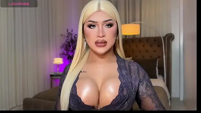 Snapshot of Your_Majesty_Tyra chatting on November 3, 2025, 3:19 am Your Majesty Tyra online show from November 3, 2025, 3:19 am