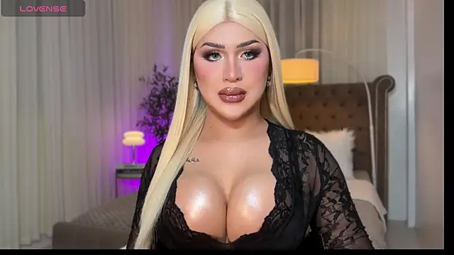 Snapshot of Your_Majesty_Tyra chatting on November 13, 2025, 4:55 am Your Majesty Tyra online show from November 13, 2025, 4:55 am