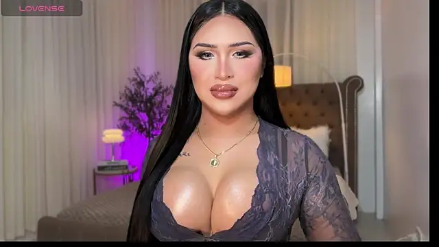 Snapshot of Your_Majesty_Tyra chatting on November 21, 2025, 5:06 am Your Majesty Tyra online show from November 21, 2025, 5:06 am