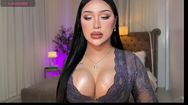 Snapshot of Your_Majesty_Tyra chatting on November 23, 2025, 5:29 am Your Majesty Tyra online show from November 23, 2025, 5:29 am