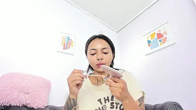 Snapshot of miss_soffi_ chatting on November 6, 2025, 12:17 pm miss soffi online show from November 6, 2025, 12:17 pm