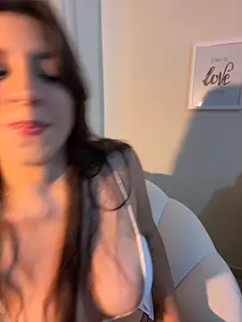 Snapshot of loolla_23 chatting on September 19, 2025, 3:30 am loolla 23 online show from September 19, 2025, 3:30 am