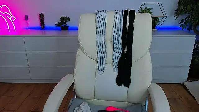 Kamilla Hot online show from October 30, 2025, 7:03 pm