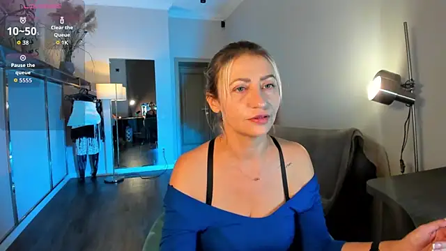 ZoeGrant online show from November 23, 2025, 7:35 pm