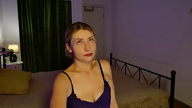 ZoeGrant online show from November 26, 2025, 8:54 pm