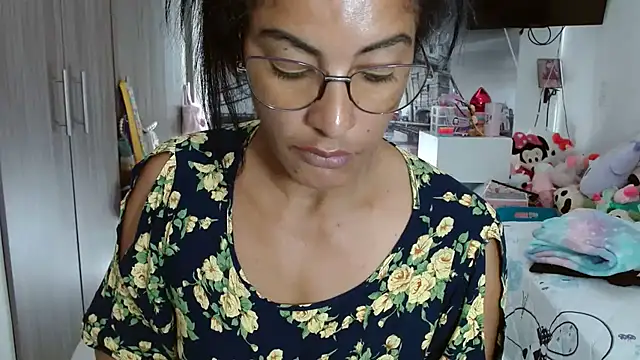 kateleyagrey online show from December 18, 2024, 2:17 pm