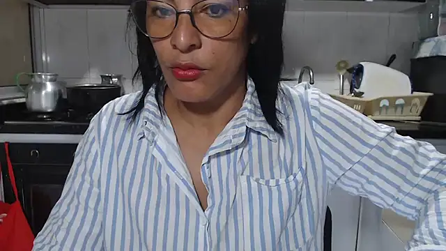 kateleyagrey online show from November 16, 2025, 12:00 pm