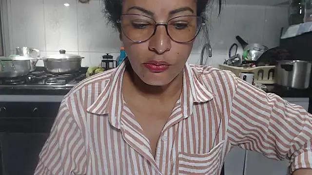 kateleyagrey online show from November 24, 2025, 8:19 pm