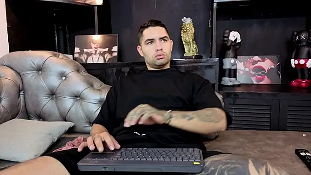 Snapshot of matteosantos chatting on October 22, 2025, 11:43 am matteosantos online show from October 22, 2025, 11:43 am