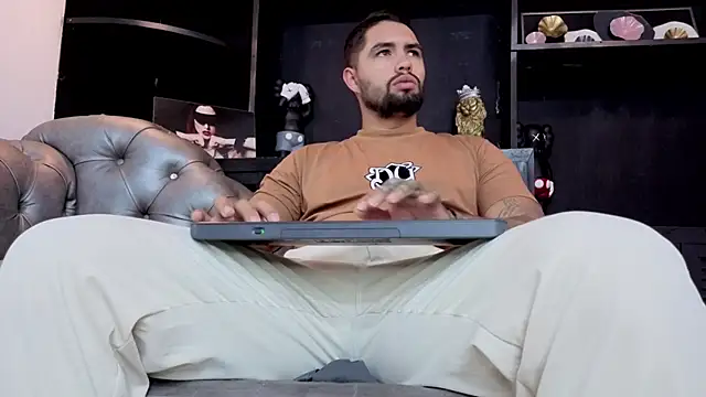 Snapshot of matteosantos chatting on November 21, 2025, 12:15 pm matteosantos online show from November 21, 2025, 12:15 pm