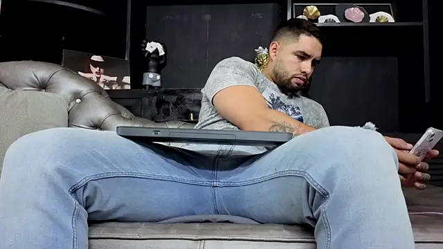 Snapshot of matteosantos chatting on November 22, 2025, 11:42 am matteosantos online show from November 22, 2025, 11:42 am