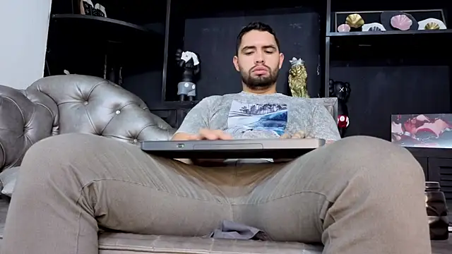 Snapshot of matteosantos chatting on November 30, 2025, 11:36 am matteosantos online show from November 30, 2025, 11:36 am