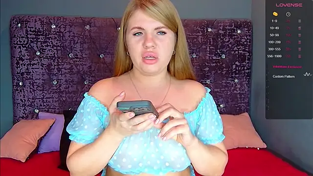 Snapshot of NoraBigAss chatting on October 25, 2025, 1:13 am NoraBigAss online show from October 25, 2025, 1:13 am