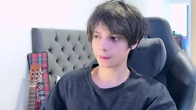 SasukeUhchiaa online show from December 3, 2024, 8:39 pm