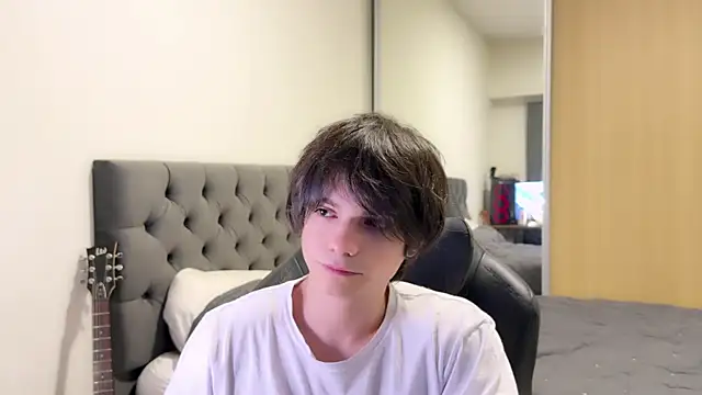 SasukeUhchiaa online show from December 19, 2024, 8:23 am