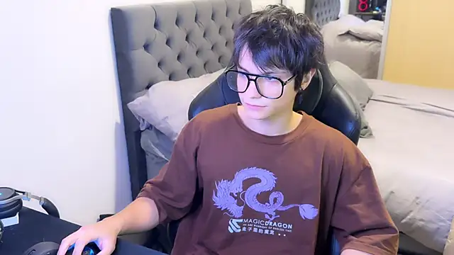 SasukeUhchiaa online show from March 11, 2025, 12:33 am