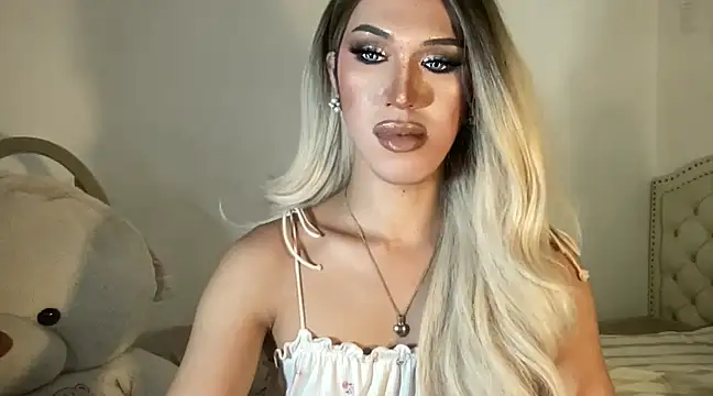 Ts glamxxxx online show from February 15, 2025, 6:55 am