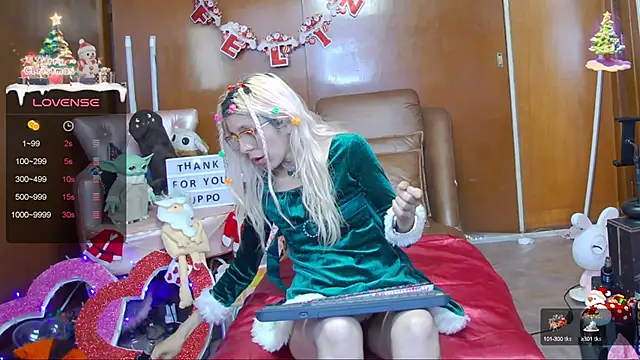 Snapshot of Skinygirl chatting on December 17, 2024, 10:11 pm Skinygirl online show from December 17, 2024, 10:11 pm