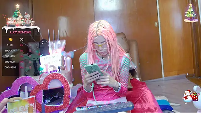 Snapshot of Skinygirl chatting on January 15, 2025, 12:09 am Skinygirl online show from January 15, 2025, 12:09 am