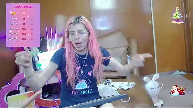 Snapshot of Skinygirl chatting on September 30, 2025, 12:48 am Skinygirl online show from September 30, 2025, 12:48 am