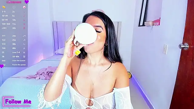 Snapshot of sheirysex_ chatting on January 8, 2025, 6:20 am sheirysex online show from January 8, 2025, 6:20 am