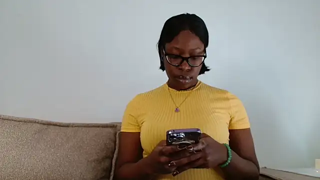 Snapshot of MadamIndigo chatting on November 24, 2025, 9:31 am MadamIndigo online show from November 24, 2025, 9:31 am