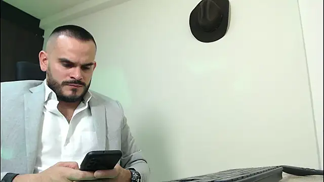 cowboyht online show from December 14, 2025, 3:56 am