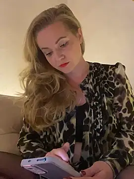 Snapshot of Lady__Maria chatting on December 11, 2024, 6:42 pm Lady  Maria online show from December 11, 2024, 6:42 pm