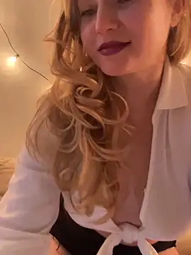 Snapshot of Lady__Maria chatting on February 22, 2025, 7:25 pm Lady  Maria online show from February 22, 2025, 7:25 pm