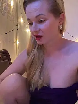 Snapshot of Lady__Maria chatting on October 1, 2025, 4:35 pm Lady  Maria online show from October 1, 2025, 4:35 pm