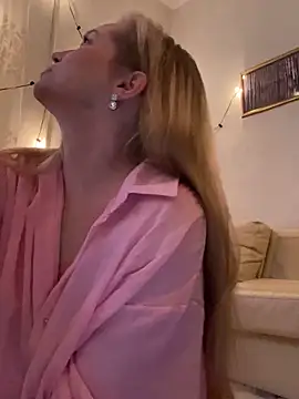 Snapshot of Lady__Maria chatting on October 15, 2025, 3:56 pm Lady  Maria online show from October 15, 2025, 3:56 pm