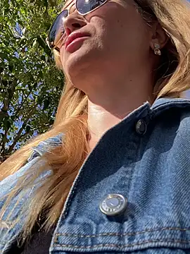 Snapshot of Lady__Maria chatting on October 17, 2025, 10:29 am Lady  Maria online show from October 17, 2025, 10:29 am