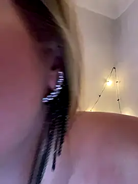 Lady  Maria online show from November 6, 2025, 4:52 pm