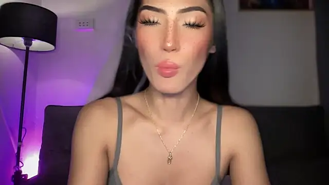 Snapshot of Bella_Gordon chatting on November 22, 2025, 11:48 pm Bella Gordon online show from November 22, 2025, 11:48 pm