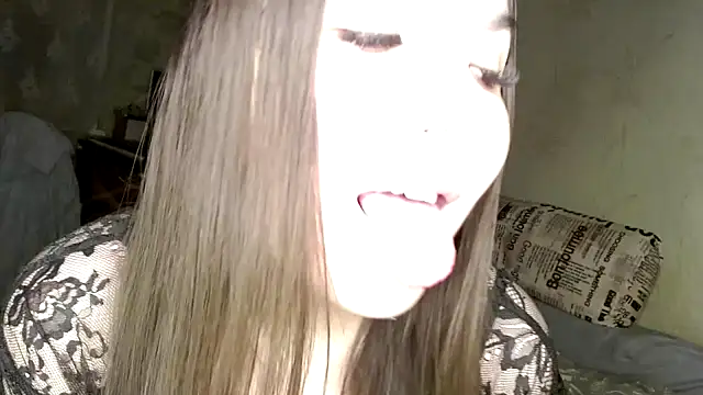 Snapshot of Var_Kiss chatting on March 8, 2025, 3:24 pm Var Kiss online show from March 8, 2025, 3:24 pm