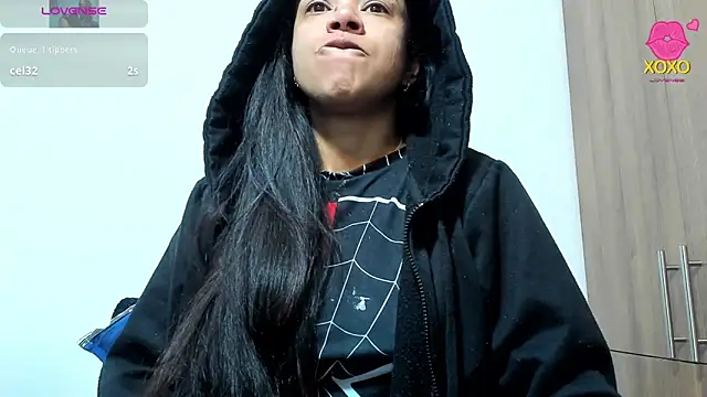 Snapshot of Bessie32 chatting on November 28, 2025, 10:07 am Bessie32 online show from November 28, 2025, 10:07 am