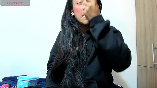 Snapshot of Bessie32 chatting on December 2, 2025, 10:20 am Bessie32 online show from December 2, 2025, 10:20 am