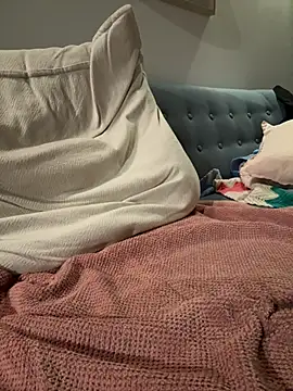 Snapshot of GrowHuge chatting on February 17, 2025, 7:26 am GrowHuge online show from February 17, 2025, 7:26 am