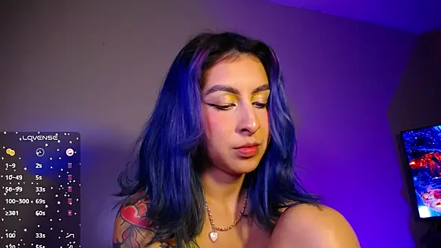 Snapshot of Cinamoonn chatting on January 4, 2025, 12:27 am Cinamoonn online show from January 4, 2025, 12:27 am