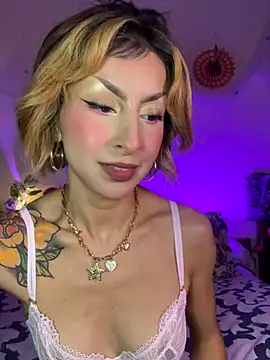 Snapshot of Cinamoonn chatting on October 22, 2025, 8:30 pm Cinamoonn online show from October 22, 2025, 8:30 pm