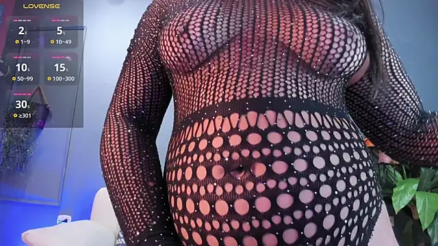 mensia hernandz online show from February 18, 2025, 1:33 pm