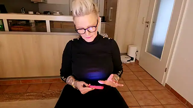 German Milf online show from January 4, 2025, 2:25 pm