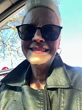 German Milf online show from March 18, 2025, 4:04 pm