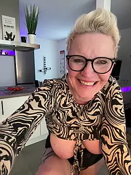 German Milf online show from March 20, 2025, 6:31 pm
