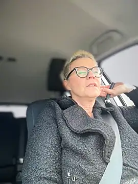 German Milf online show from October 9, 2025, 11:19 am