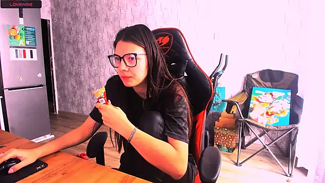 MollyLollipop online show from March 11, 2025, 4:43 am