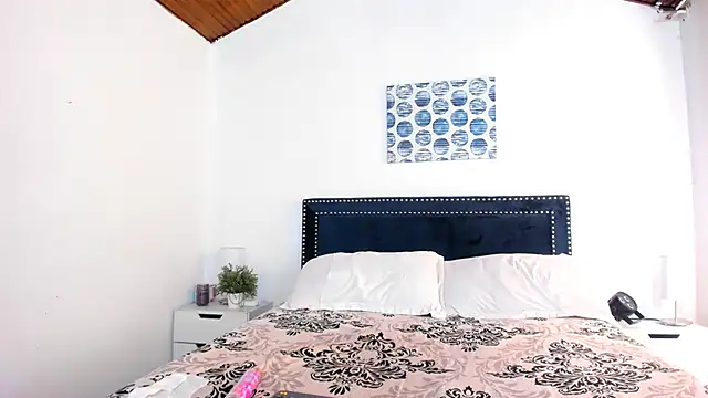 ZulyMichels online show from March 11, 2025, 6:52 pm