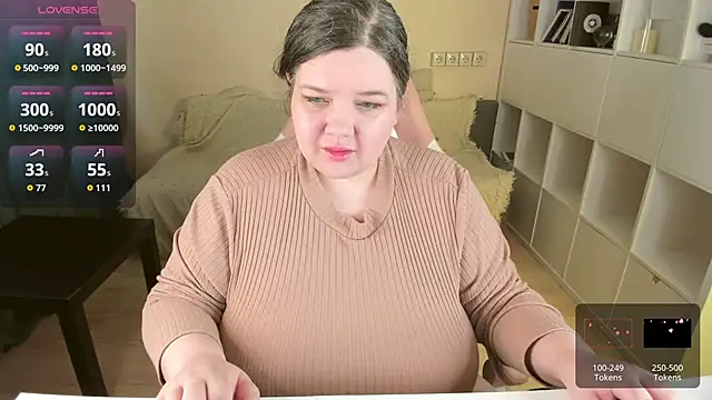 Snapshot of PlumPie chatting on September 14, 2025, 10:36 am PlumPie online show from September 14, 2025, 10:36 am