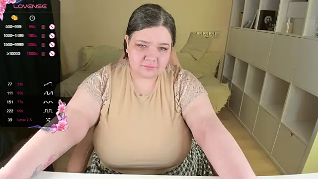 Snapshot of PlumPie chatting on October 15, 2025, 11:32 am PlumPie online show from October 15, 2025, 11:32 am